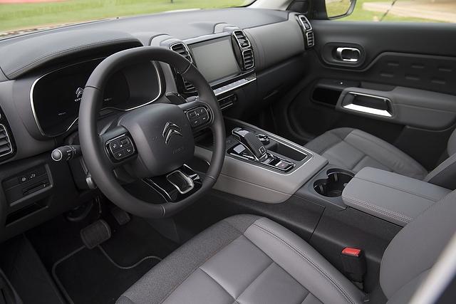Das Cockpit mit dem Acht-Zoll-Touchscreen ist moderner als bisher