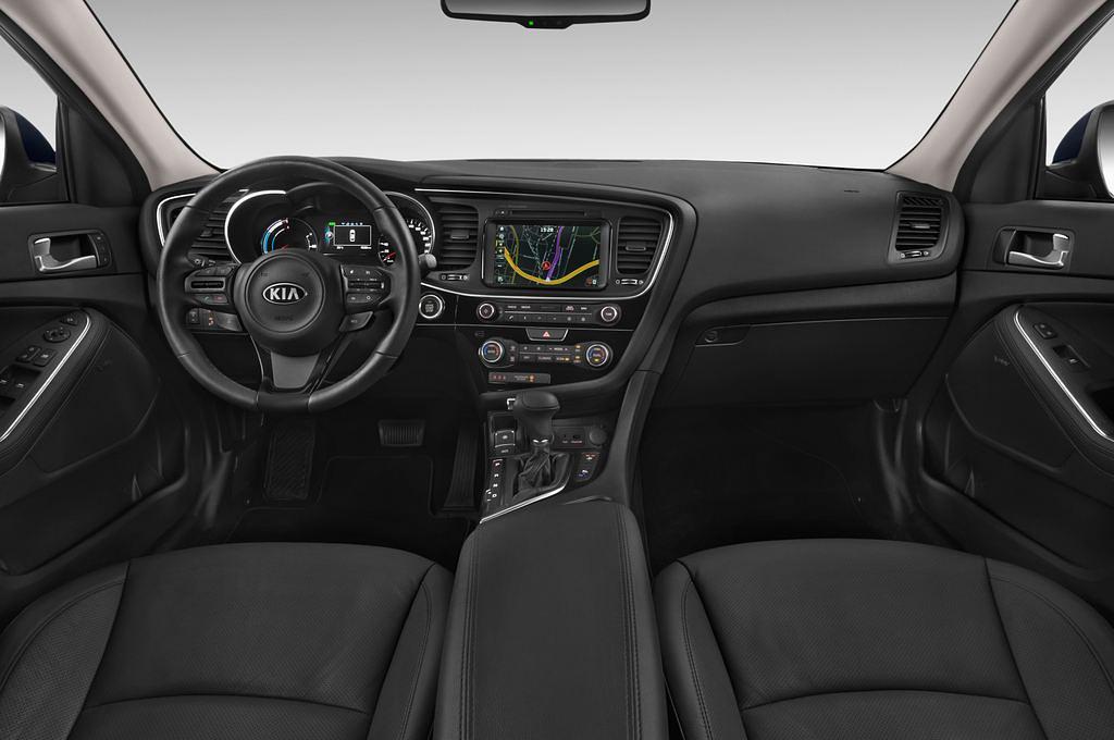 Kia Optima (Baujahr 2015) Hybrid 4 Türen Cockpit und Innenraum