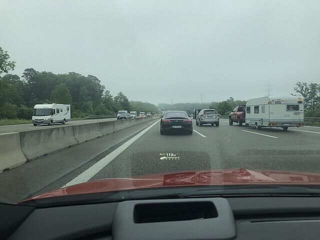 Auch das Head-Up-Display entspricht nicht modernen Standards