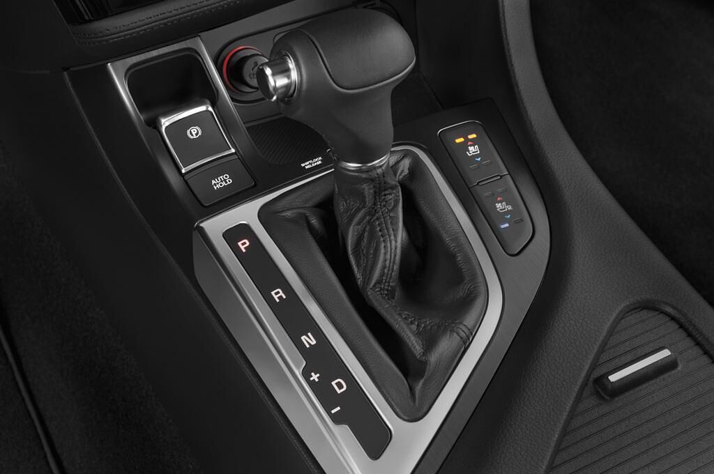 Kia Optima (Baujahr 2015) Hybrid 4 Türen Schalthebel