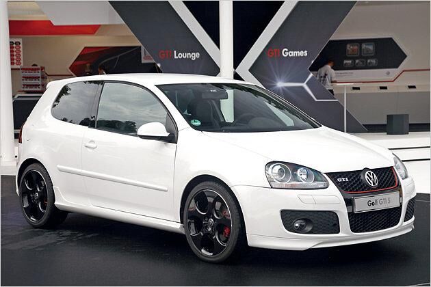 Bereits zu anderen runden Geburtstagen hatte VW Sondermodelle aufgelegt: Hier der GTI Edition 30 auf Golf-V-Basis
