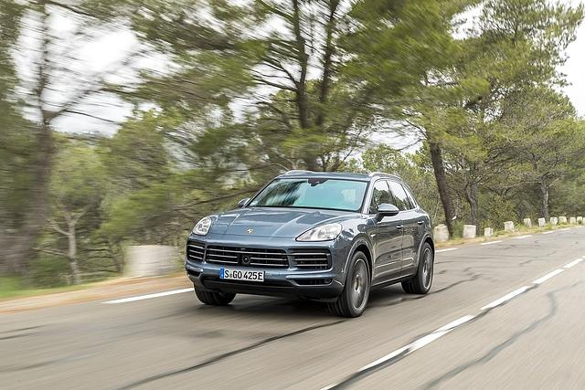 Durch verschiedenen Fahrprogramme kann der Fahrer das E-SUV nach seinen Wünschen konditionieren