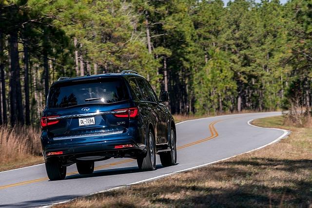 Infiniti QX 80 5.6 V8 - 5,34 Meter lang