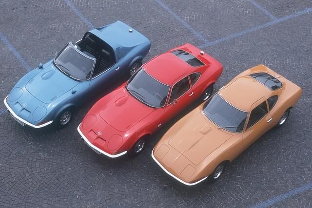 Opel Aero GT 1969 (links) und Opel GT 19000 ab 1968 (Mitte) und Opel Experimental GT von 1965