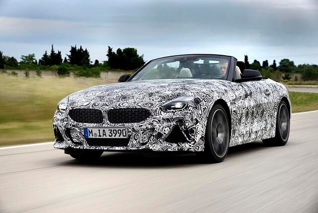 Für die Positionierung als Sportwagen steht auch der Motor, mit dem der Z4 starten wird. Denn los geht es zunächst ausschließlich mit dem M40i – der klassische Reihensechszylinder mit drei Litern...