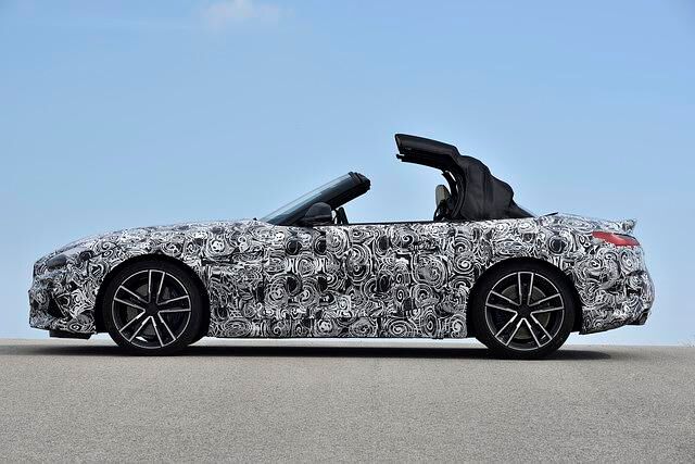 Damit den neuen Charakter des Z4 und die Wiederentdeckung der alten Ideale auch jeder auf Anhieb erkennt, haben die Bayern noch eine gravierende Änderung vorgenommen: der Z4 fährt wieder mit...