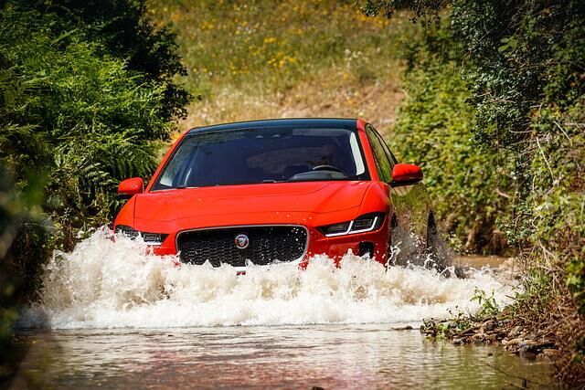 Wasserschlag muss der I-Pace nicht fürchten