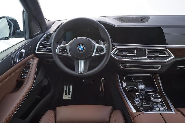 Das Cockpit im neuen BMW X5