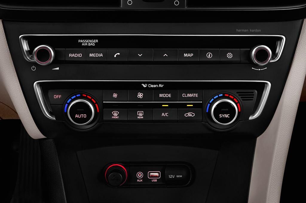 Kia Optima (Baujahr 2016) Spirit 4 Türen Temperatur und Klimaanlage