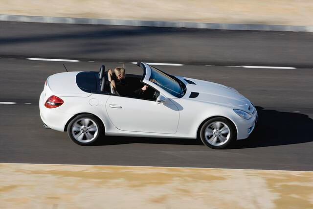 Die Proportionen des SLK stimmen, allerdings reicht die Frontscheibe bis weit in den Fahrerraum
