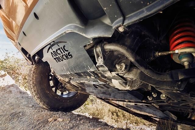 Unter anderem hat Artic Trucks den Nissan Navara mit einem robusten Untfahrschutz aufgerüstet