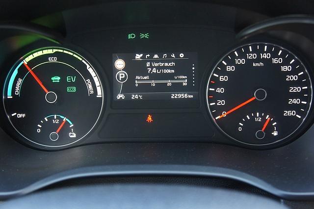 Jagd man den Optima PHEV über die Autobahn, schnellt der Verbrauch nach oben