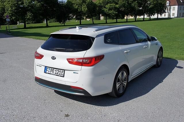 Der Kia Optima PHEV Sportwagon ist 4,86 Meter lang