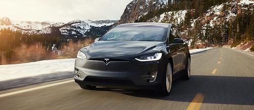 Tödlicher Tesla-Unfall - Autopilot beschleunigte vor Crash
