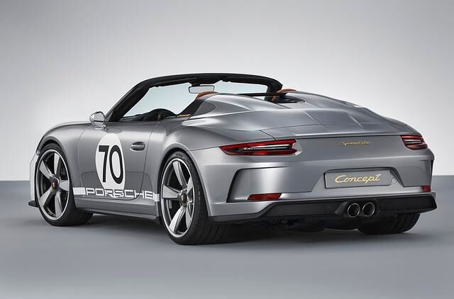 Der offene, puristische Sportwagen auf Basis der GT-Modelle mit mehr als 500 PS starkem Sechszylinder-Boxermotor an Bord, zitiert in vielen Details die historische Tradition dieser Sportwagen-Bauart