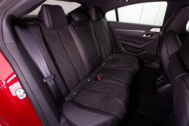 Peugeot 508 1.5 Blue HDI - ausreichend Platz im Fond
