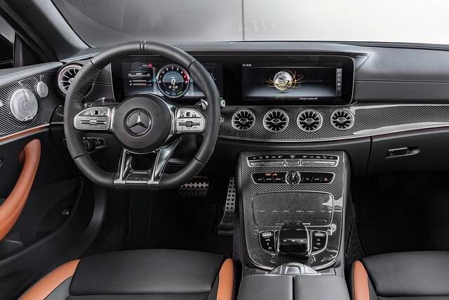 Die 590 Watt starke Auto-HiFi-Anlage bietet einen ausgewogenen, bis in kleinste Details aufgelösten Klang wie man ihn sonst eher aus dem Wohnzimmer kennt