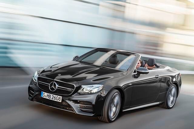 Für 1.000 Euro Aufpreis bietet Mercedes im mindestens 54.500 Euro teuren E-Klasse Cabriolet eine Burmester-Anlage an