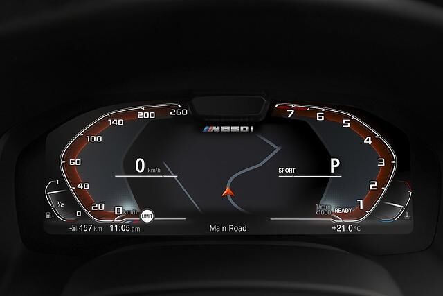 Das Cockpit des BMW M 850i Coupé wirkt ungewöhnlich