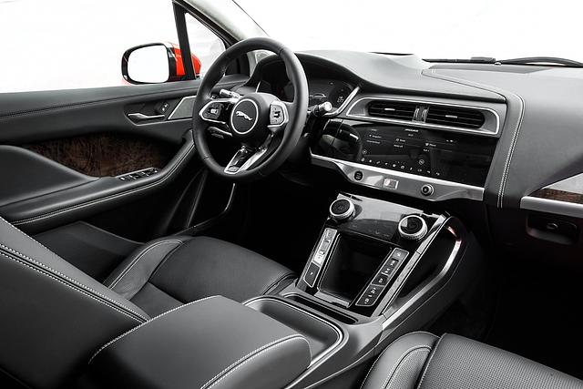 Das Jaguar I-Pace 400 AWD ähnelt dem eines \"konventionellen\" Jaguars