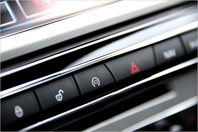 Die Direktwahlknöpfe unter dem Navi-Bildschirm sind neu