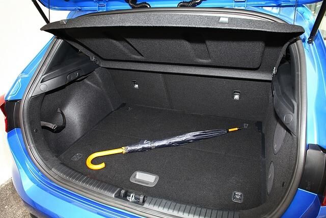 Kia Ceed 1.4 T-GDI - der Laderaum fasst üppige 395 Liter