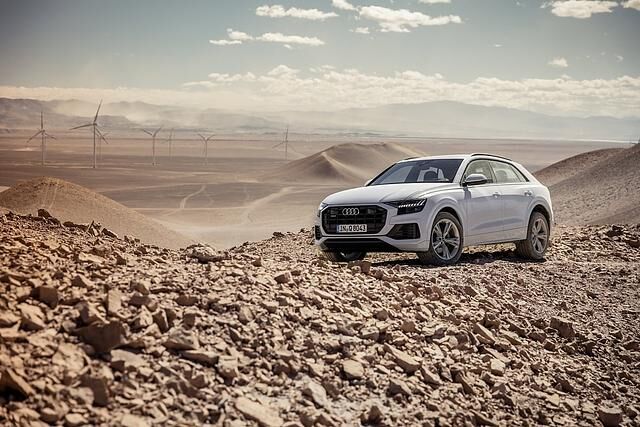 Audi Q8 55 TFSI Quattro - Dank Luftfederung kann der Achter auch ins Gelände