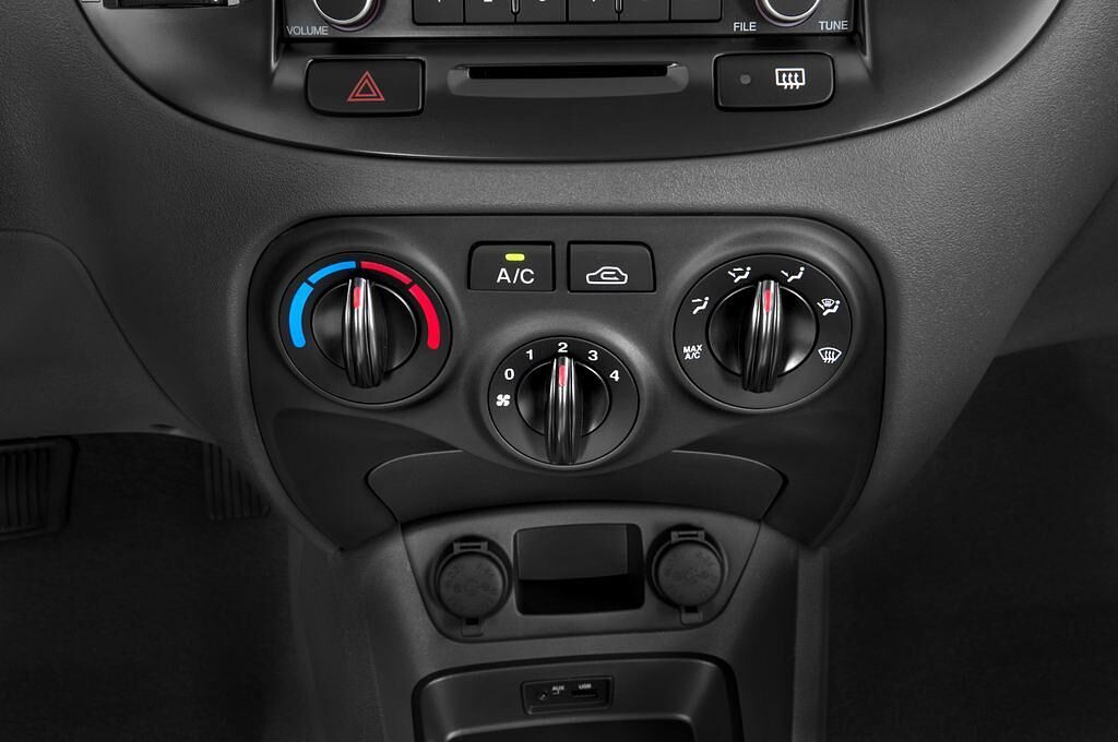 Kia Rio (Baujahr 2011) - 5 Türen Temperatur und Klimaanlage