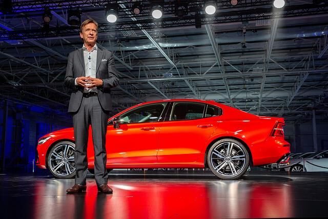 Volvo-Präsident Hakan Samuelsson mit dem S60
