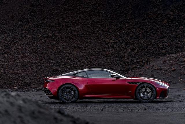 Der Aston Martin DBS Superleggera ist 4,71 Meter lang