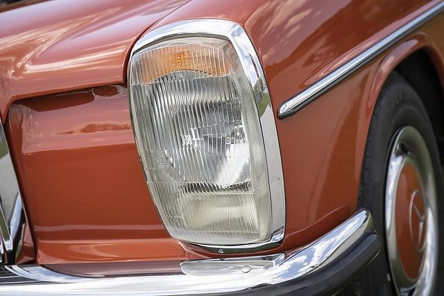 Der Mercedes La Pickup gehört zur legendären W115-Baureihe, dem Strich-Achter