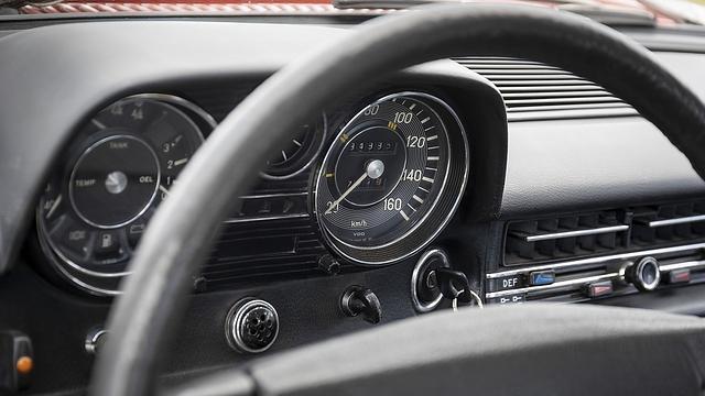 Mercedes La Pickup 220D (W115)