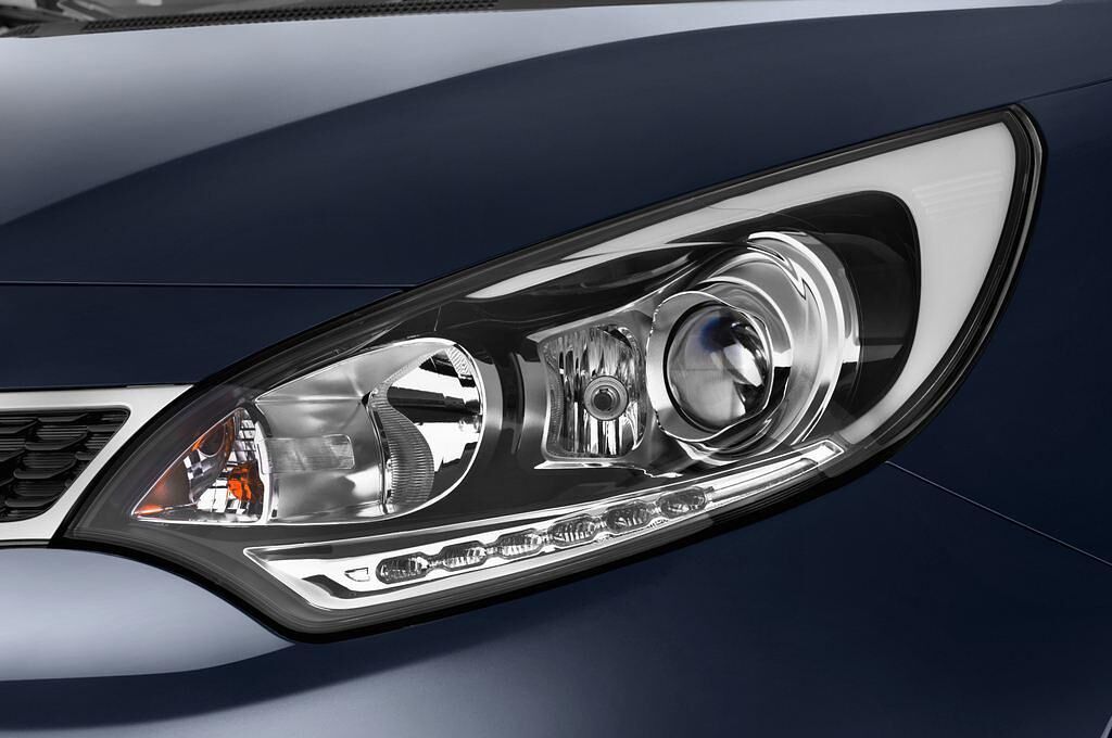 Kia Rio (Baujahr 2015) Dream-Team Edition 5 Türen Scheinwerfer