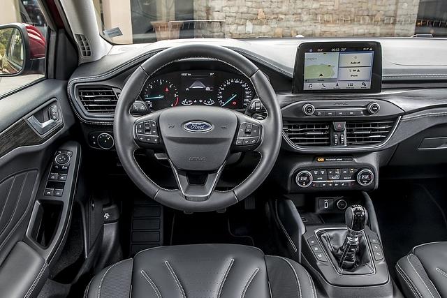 Das Cockpit des Ford Focus 1.5 Ecoboost Turnier