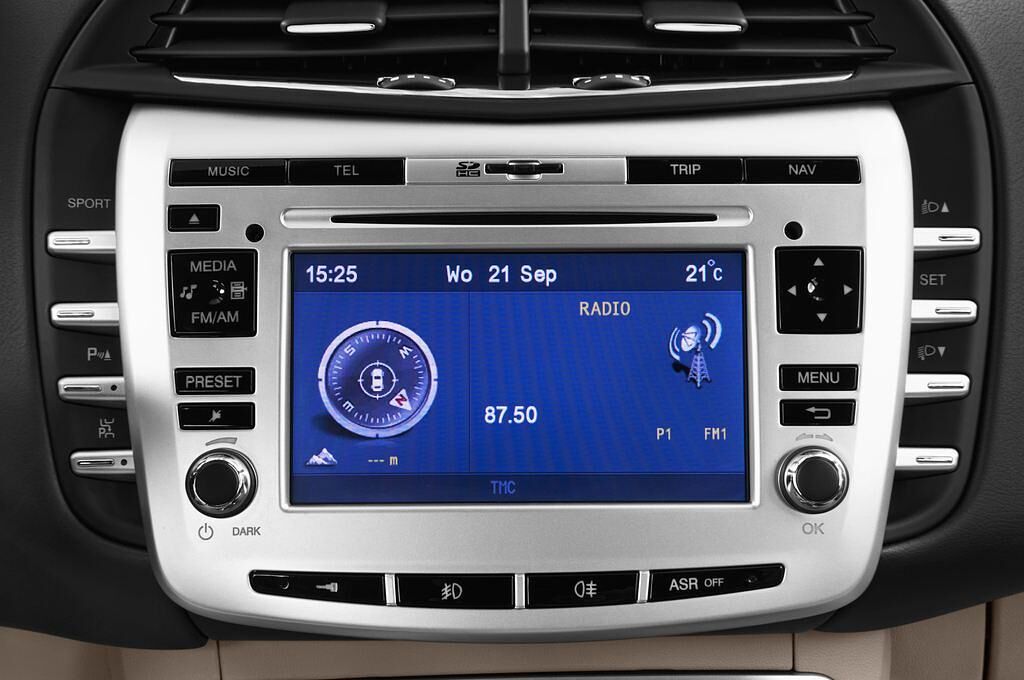 Lancia Delta (Baujahr 2013) Platinum 5 Türen Radio und Infotainmentsystem