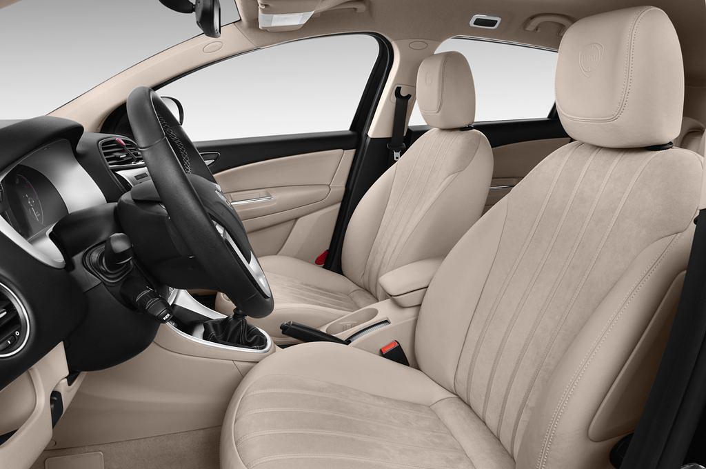 Lancia Delta (Baujahr 2013) Platinum 5 Türen Vordersitze