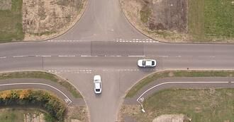 Vernetzte Autos - Ohne Stopp über die Kreuzung