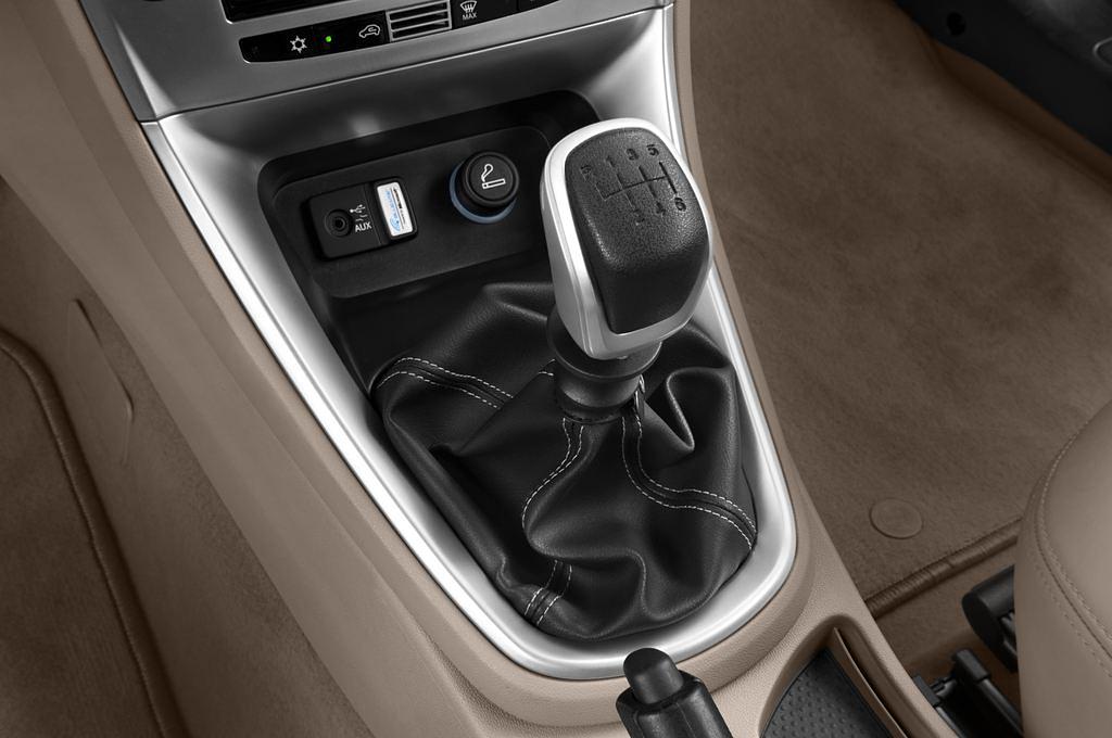 Lancia Delta (Baujahr 2013) Platinum 5 Türen Schalthebel