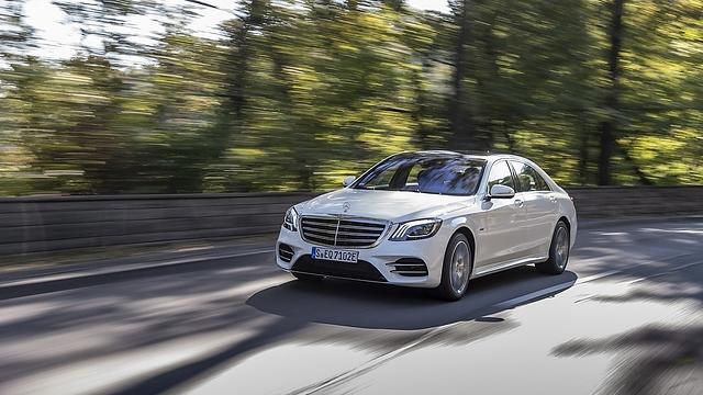 Der Mercedes S 560 e hat eine Systemleistung von 350 kW / 476 PS