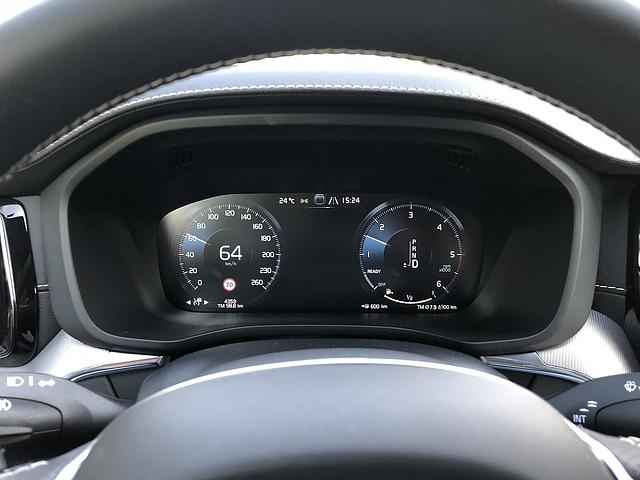 Volvo XC60 D4 AWD - das animierte Cockpit