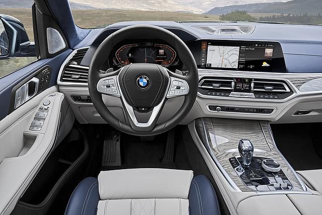 BMW X7 2019 - das Cockpit im bekannten BMW-Stil