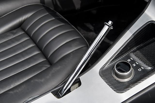 Jaguar E-Type Zero - immerhin noch mit Handbremshebel aus Chrom