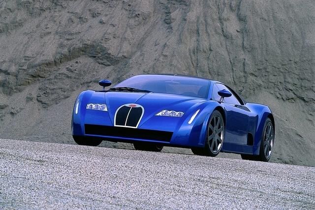 Die Konzeptstudie Bugatti 18/3 Chiron aus dem Jahr 1999 wurde von Italdesign gestaltet und nimmt die späteren Supersportwagen vorweg