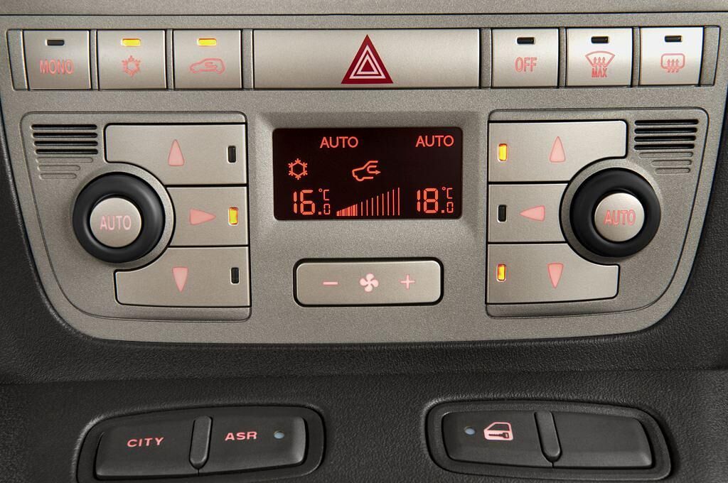 Lancia Musa (Baujahr 2010) Poltrona 5 Türen Temperatur und Klimaanlage