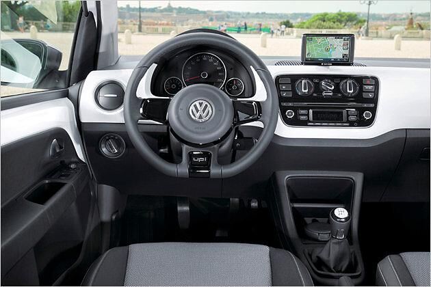 Das Sondermodell besitzt ein weißes Dash Pad - so heißt die schicke Zierblende am Armaturenbrett