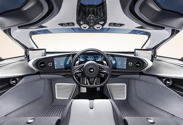 McLaren Speedtail - - die Armaturentafel des Dreisitzers