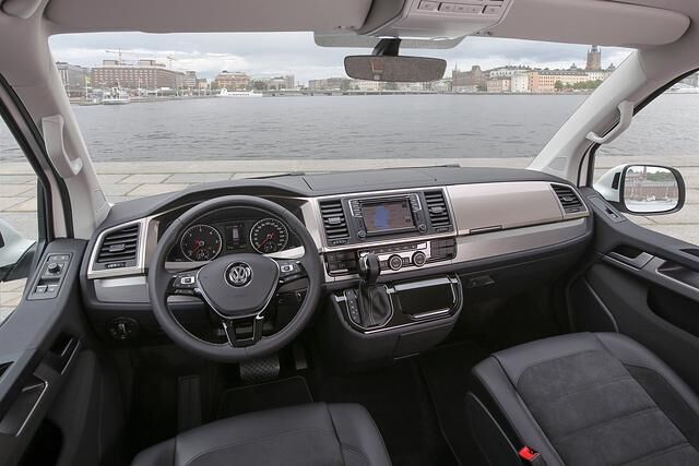 Das Cockpit bietet fast jede Art von Annehmlichkeit