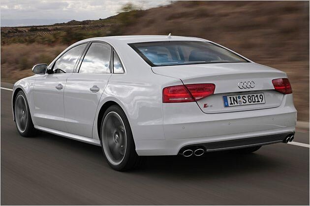 In 4,2 Sekunden beschleunigt der S8 von null auf 100 km/h