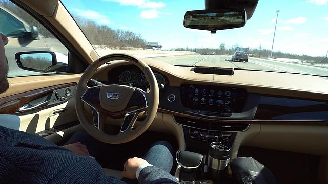 Freihändig im Cadillac CT6 mit Super Cruise