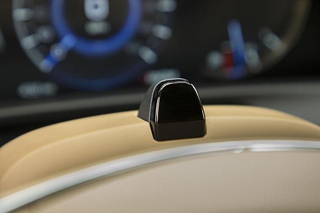 Eine Kamera auf der Lenkradnabe im Cadillac CT6 erkennt, ob der Fahrer während Super Cruise noch aufmerksam ist